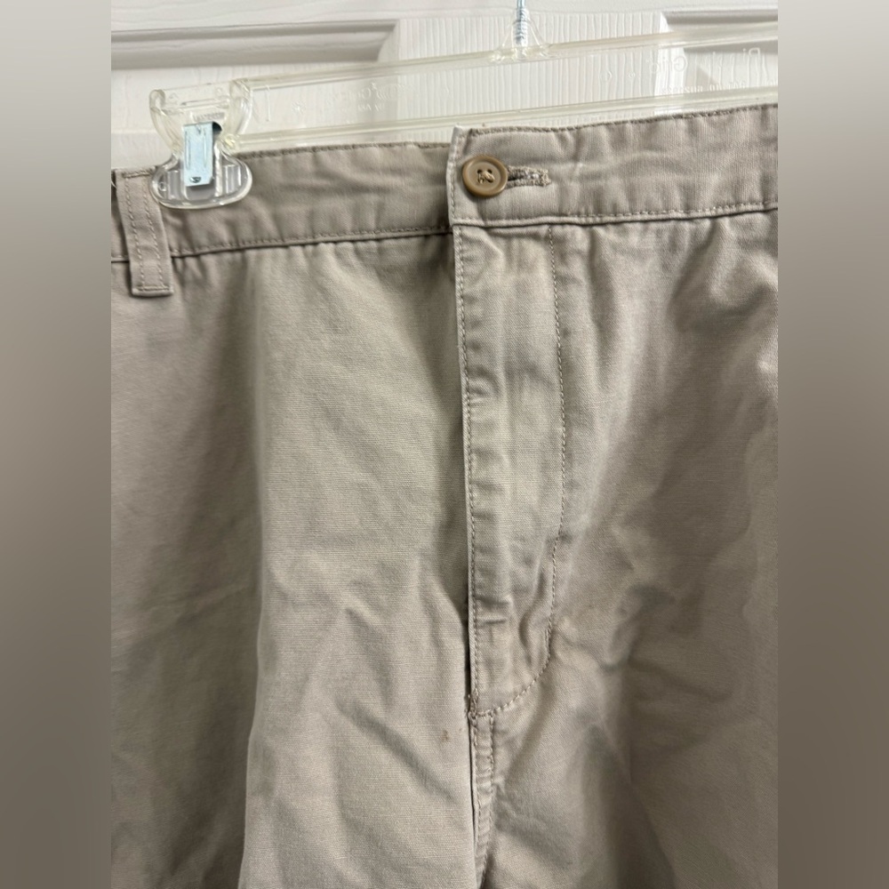 Chaps Men's Beige Cargo Shorts - Picture 4 of 10